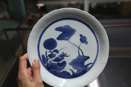 An Arita blue and white dish, late 17th/early 18th century, 21.5cm